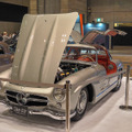 来場者投票によって「オートモビルカウンシル・オブ・ザ・イヤー」に選出された1957年式のメルセデスベンツ・W198 300SL（シルバースター）