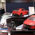 マツダ3のRCカーが早くもお披露目。実車の正式デビュー後に発売される見通しだ。