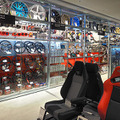 テスラの整備センター開設…新たな客層が集まり出したオートバックス旗艦店