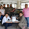 2019年4月に行われた「クラシックカーガレージ認証」授賞式の様子。取得は長野県岡谷市の郷田鈑金。マツダ、ヤナセに続いて、民間修理工場では初取得。