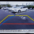 イクリプス・カメラ機能拡張BOXの映像。青いラインが「進行方向予測線」である。