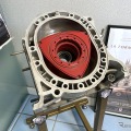 ラッツェーリ社長の執務室に置かれたロータリーエンジンのカットモデル