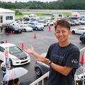 『FLATFESTIVAL 2022 IN 袖ヶ浦 』について説明するレーシングドライバー平手晃平選手