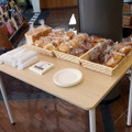 地元奈良で人気のブッフェレストラン「ブーランジェリーアルション ラ・メゾン」の石窯薪焼きパン各種を無料提供