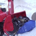 誤った使用で除雪機の下敷きになった事故（再現映像）