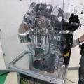 VCターボエンジンの機構を説明するためのカットモデル