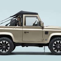 旧型『ディフェンダー』、伝説のV8ソフトトップが復活…フルレストア＆カスタムで約3700万円 画像