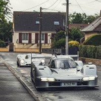 ポルシェのレーシングカーで住宅街を走る!? 1台限定、公道走行可能な『963 RSP』を公開 画像