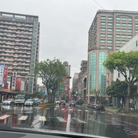スリップサインでは遅すぎる！ ウエット性能が落ちる“意外なタイミング” 画像
