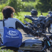 エコバッグにも使えるヘルメットバッグ！ アライ「ポケッタブルヘルメットトートバッグ」 画像