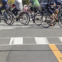 「ながらスマホ」は即、反則金…警察庁、自転車の「青切符」導入前に「ルールブック」作成［新聞ウォッチ］ 画像