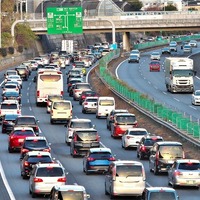 年末年始の高速道路渋滞予測、上下線とも1月2-3日に集中［新聞ウォッチ］ 画像