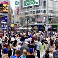 インバウンドの光と影、2025年は訪日客初の4000万人超、消費額9兆5000億円［新聞ウォッチ］ 画像