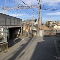 制限1.7mの低いガード、話題の新型車は通れるのか？…京王線・つつじヶ丘 画像