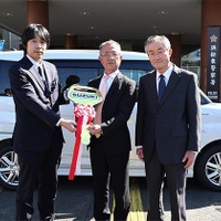 スズキ、静岡県交通安全協会浜松東地区支部に交通安全指導車を寄贈…『ソリオ』ベース 画像