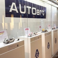 007、サーキットの狼、西部警察などの「名車」を再現…東京・丸の内で大型ショーケース公開　AUTOart 画像