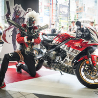 ヒーローと特別仕様車が秋葉原に降臨！　ゼンゼロ・コラボ仕様　ヤマハ「XSR900 GP」がカッコよすぎ 画像