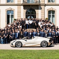 世界最速のオープン、ブガッティ『W16ミストラル』が生産終了…99台の最終章を飾る特別モデルが完成 画像