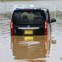 千葉豪雨で水没車両多発、水深60センチで車外“脱出困難”の危険［新聞ウォッチ］ 画像