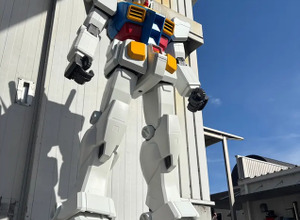 「福山SAにガンダム立っちゃった」西日本初、12分の1サイズ立像が話題に 画像