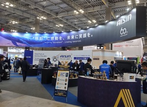 部品メーカーから整備工場の“伴走者”へー。アイシンが初披露した「新型故障診断機」と「Amazonとの連携サービス」…IAAE2026 画像