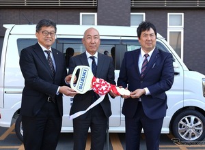 スズキ、『エブリイワゴン』を袋井警察署管内防犯協会へ寄贈…防犯パトロールに活用 画像