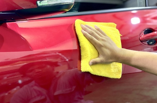 駐車場に水が無くても大丈夫！ 水なし洗車で愛車を美しく保つ方法～Weeklyメンテナンス～