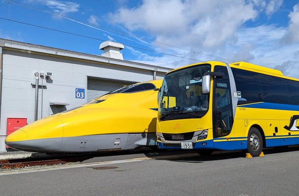 ドクターイエローと「幸せの黄色いバス」（写真は実車）