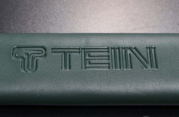 TEINロゴ入りシートベルトパッド（フロント用/リア用）が新登場