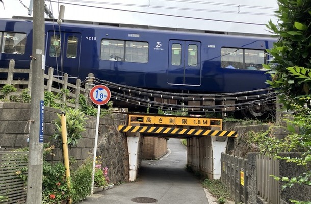 横浜市保土ヶ谷区、相鉄線・上星川～西谷、川島陸橋架道橋：制限1.8m