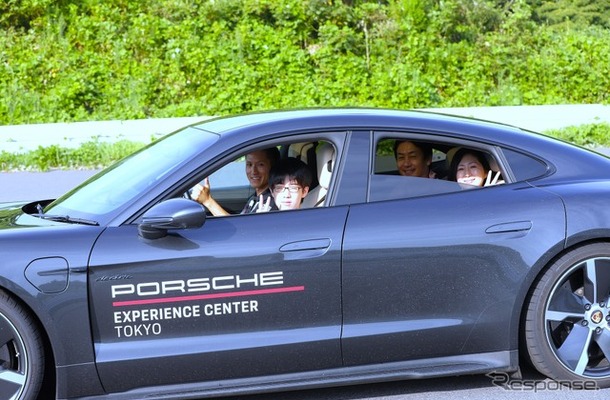 Porsche Kids Tech Class　同乗試乗の様子