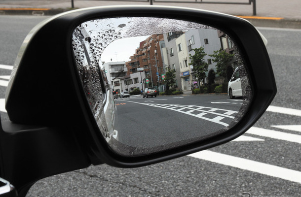 大型サイドミラー対応のLサイズと車種専用モデルが登場した、カーメイトの「ゼロワイパー・フィルムタイプ」