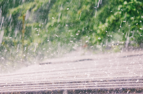 愛車が「雹害」のダメージを受ける前に、対策と修理方法を知る…ショップ選びは慎重に