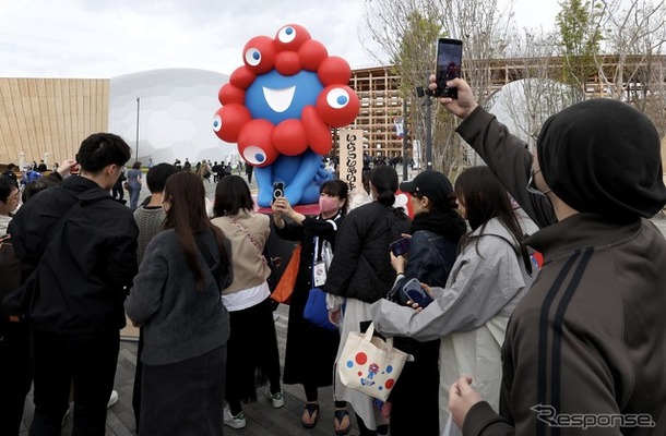大阪・関西万博が閉幕、184日間で2500万人超が来場した（写真は初日）