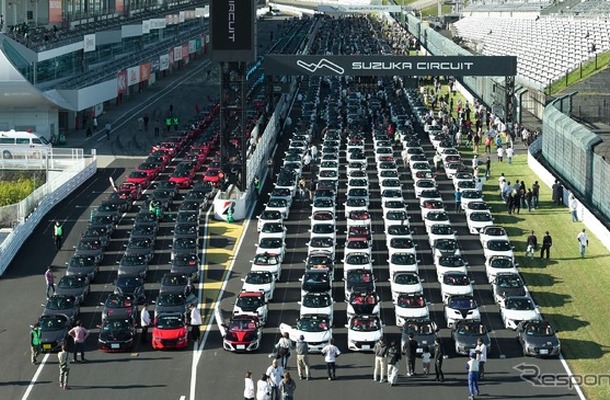 ホンダS660の832台のパレードの様子