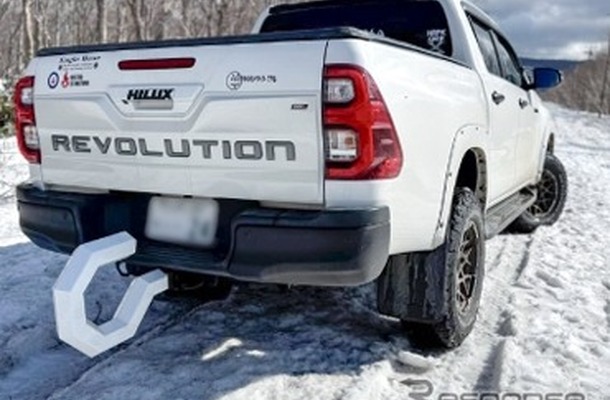 作品例(クルマの個性を引き立てるモンスターヒッチフック)