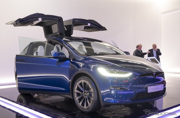 財務省が『EV重量税』の導入を検討しているという。写真はテスラのモデルX