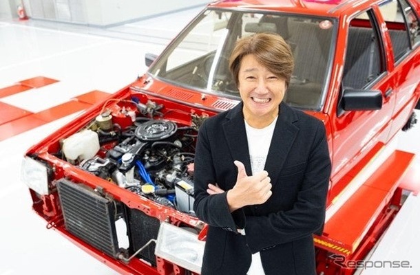 近藤真彦さんとレストア中の初代日産『マーチ』