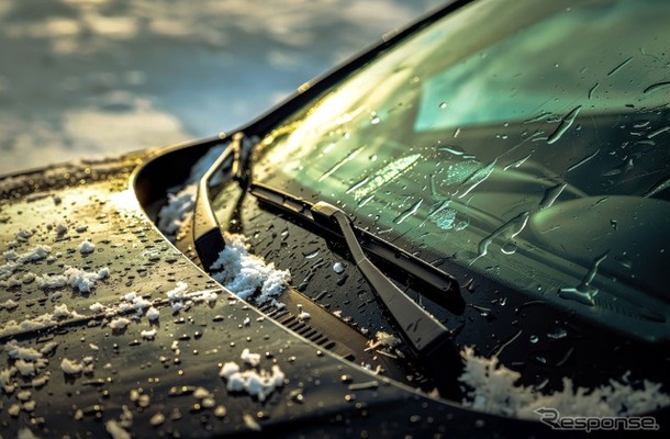 エネルギー消費を従来の1/20に抑えながら、自動車のフロントガラスの解氷を60秒足らず完了