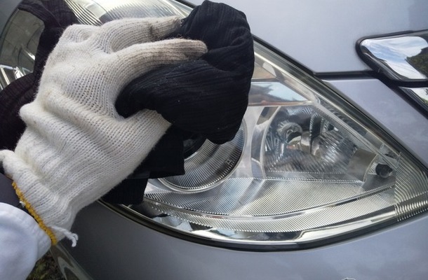 ヘッドライトの黄ばみで損してない？ 週末DIYで透明感を取り戻す手順と注意点～Weeklyメンテナンス～