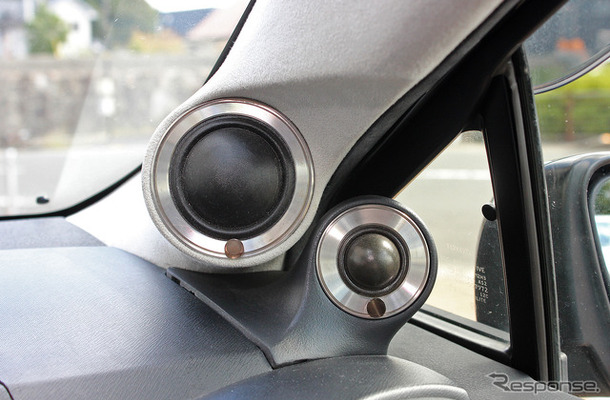 「カーオーディオ・プロショップ」にて製作されたオーディオカーの一例（製作ショップ：ウェイブトゥポート＜鳥取県＞）。