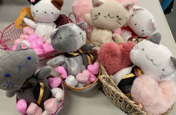 車内に飾るMKドライバーの手袋で作った手作り猫