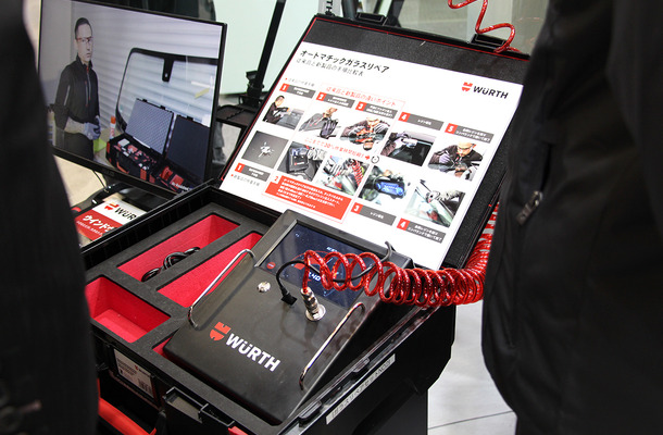 ウルトジャパンが展示していたオートマチックガラスリペア