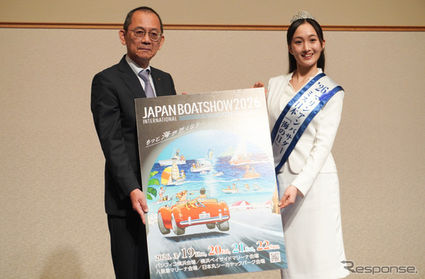 日本マリン事業協会の渡辺克明会長（左）とマリンアンバサダーに就任した野口絵子さん（右）