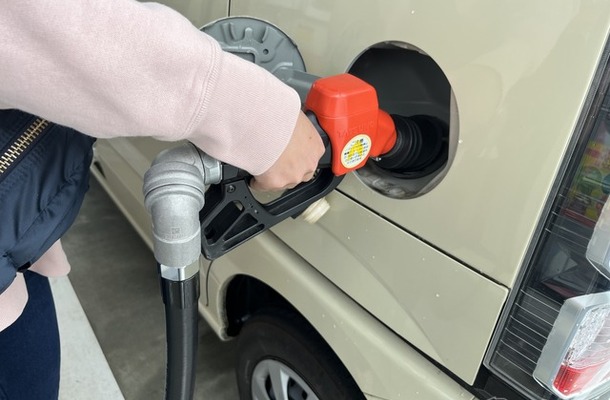 ガソリン給油（イメージ）