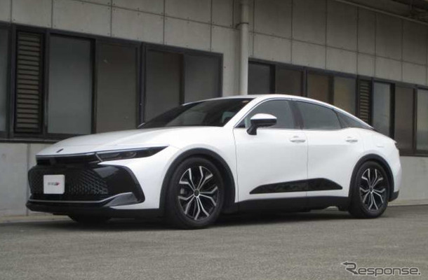 サステックプロZT40　トヨタ・クラウンクロスオーバー装着例（推奨ダウン量：フロント 30mmダウン / リア 30mmダウン）