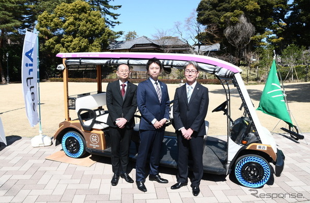 左から杉並区都市整備部 交通企画担当課長の石森健氏、ブリヂストン 新モビリティ事業部門長の太田正樹氏、ブリヂストン 探索事業AirFree開発推進部長の岩淵芳典氏