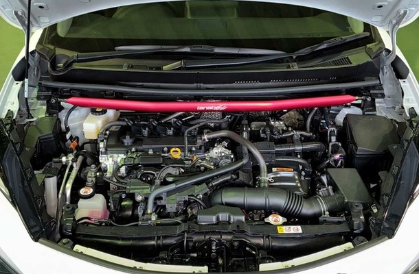 タナベ サステック・ストラットタワーバー・プラス　トヨタ・アクア装着例