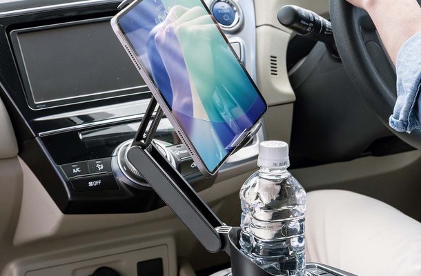 タブレット対応伸縮ホルダー付きの「200-CAR127」