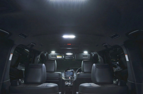 『ノア/ヴォクシー』80系専用LEDルームランプ